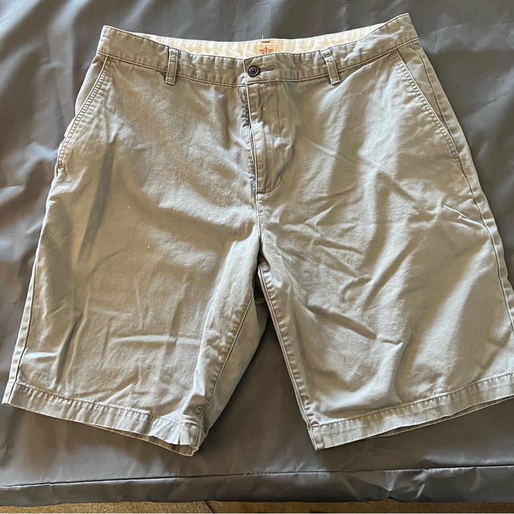 Dockers Mens 36 khaki shorts gray